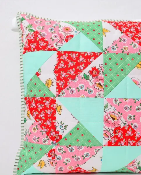 Quilted Pillow – A Simple Free Pattern